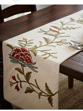 🍓 Pottery Barn crewel embroidered floral table runner